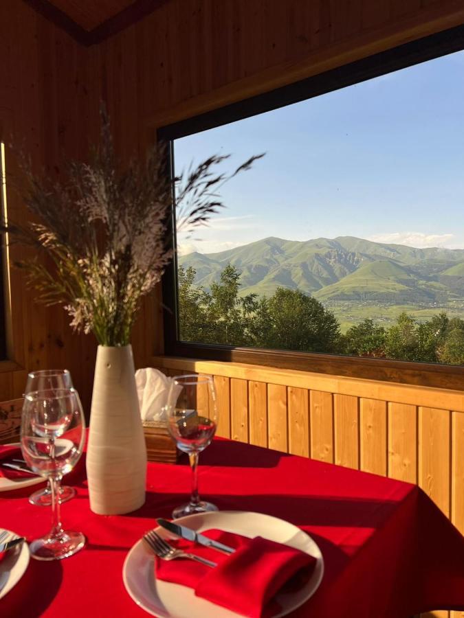 Glamping Wolf Mount Villa Margahovit Buitenkant foto