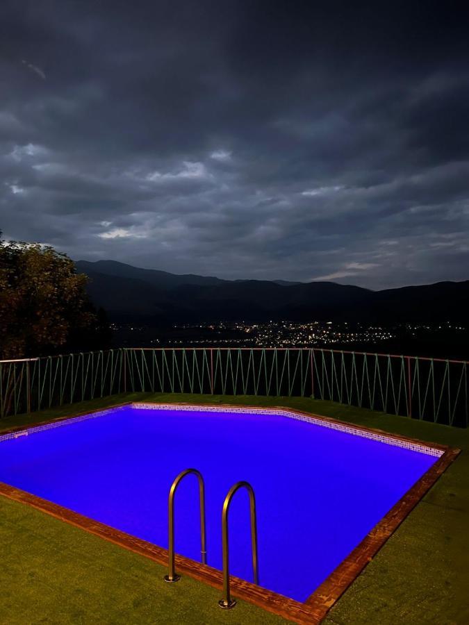 Glamping Wolf Mount Villa Margahovit Buitenkant foto