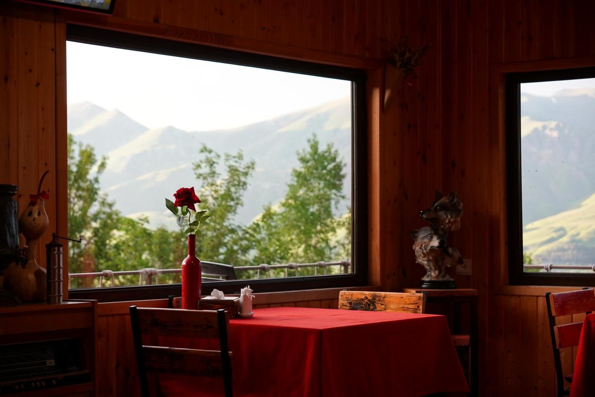Glamping Wolf Mount Villa Margahovit Buitenkant foto